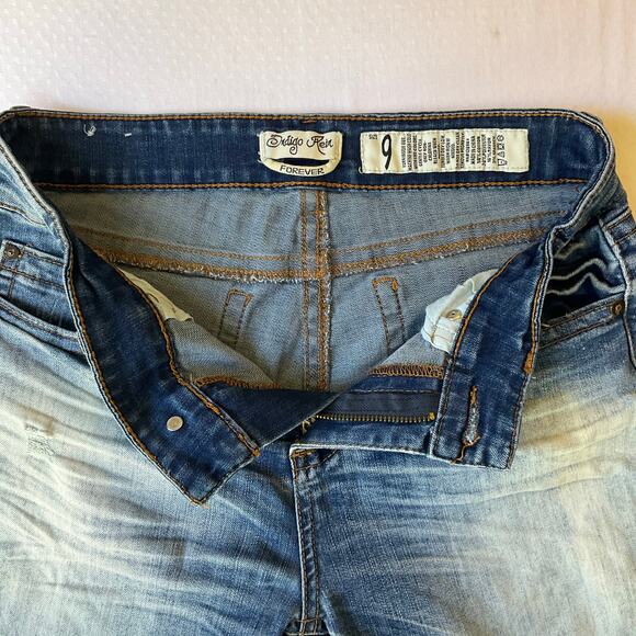 Indigo Rein Forever Women Denim Shorts size 9 Blue Mid Rise Stretch - Picture 2 of 10